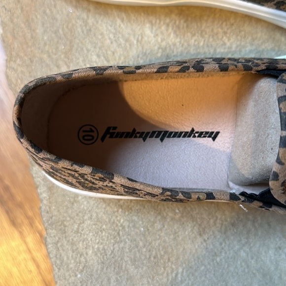 NWOT Funky Monkey Cheetah Print Slip on Shoes Size 10 - Picture 3 of 7